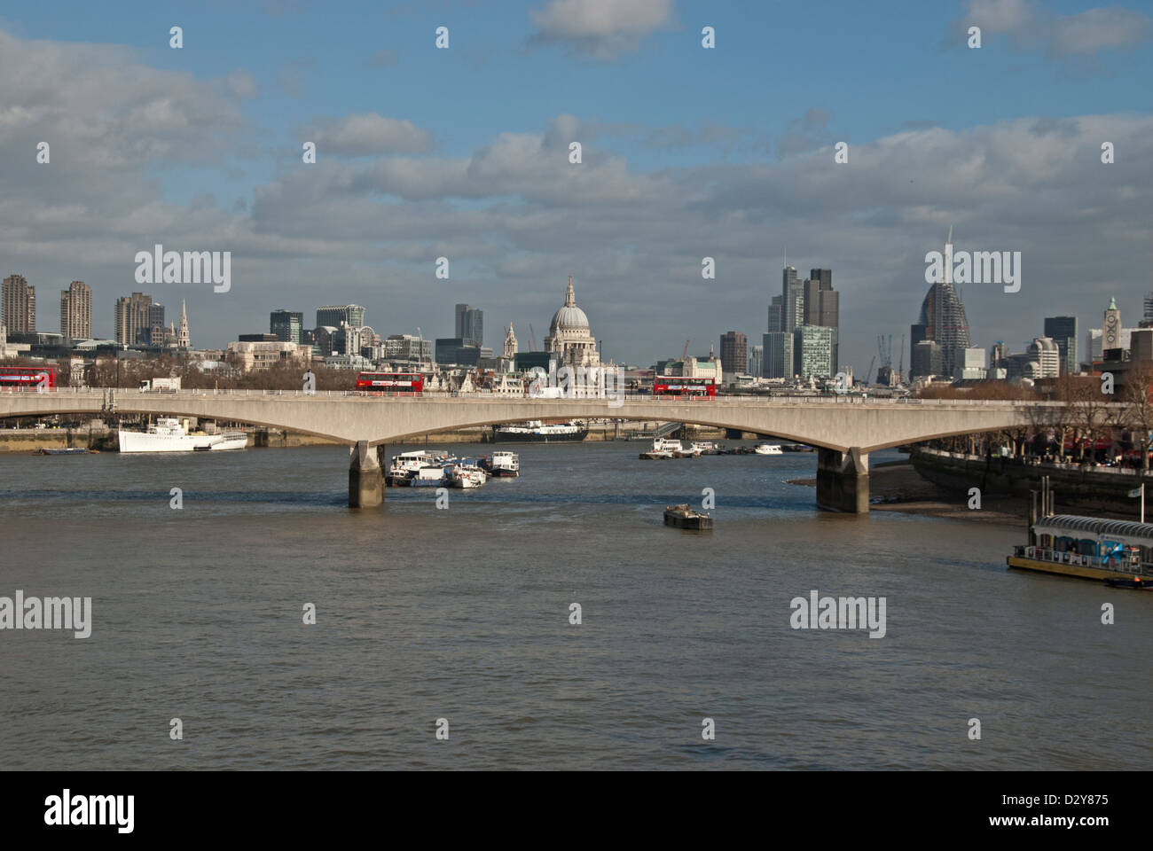 Hungerford Bridge, Themse, London, England Stockfoto