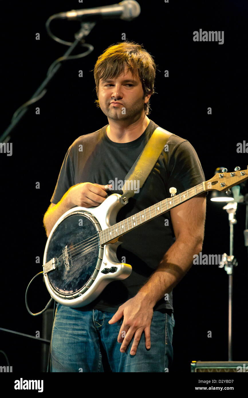 Ryan Cavanaugh spielt banjo Stockfoto