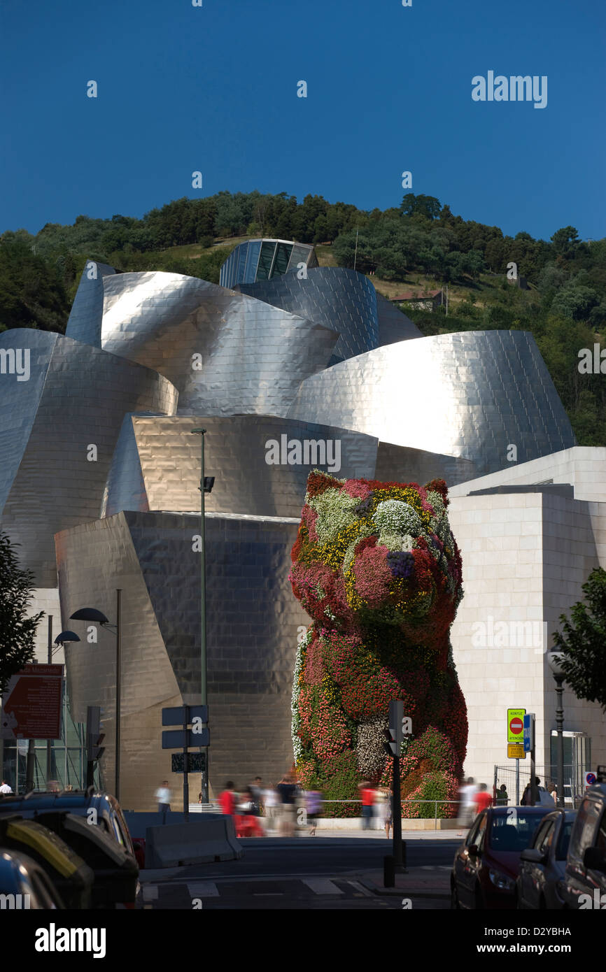 JEFF KOONS WELPE HUND SKULPTUR GUGGENHEIM-MUSEUM FÜR MODERNE KUNST (© FRANK GEHRY 1997) BILBAO BASKENLAND SPANIEN Stockfoto