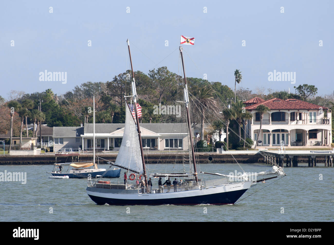 St. Augustine Florida. Die Schoner Freiheit segelt entlang Matanzas Bay. Stockfoto