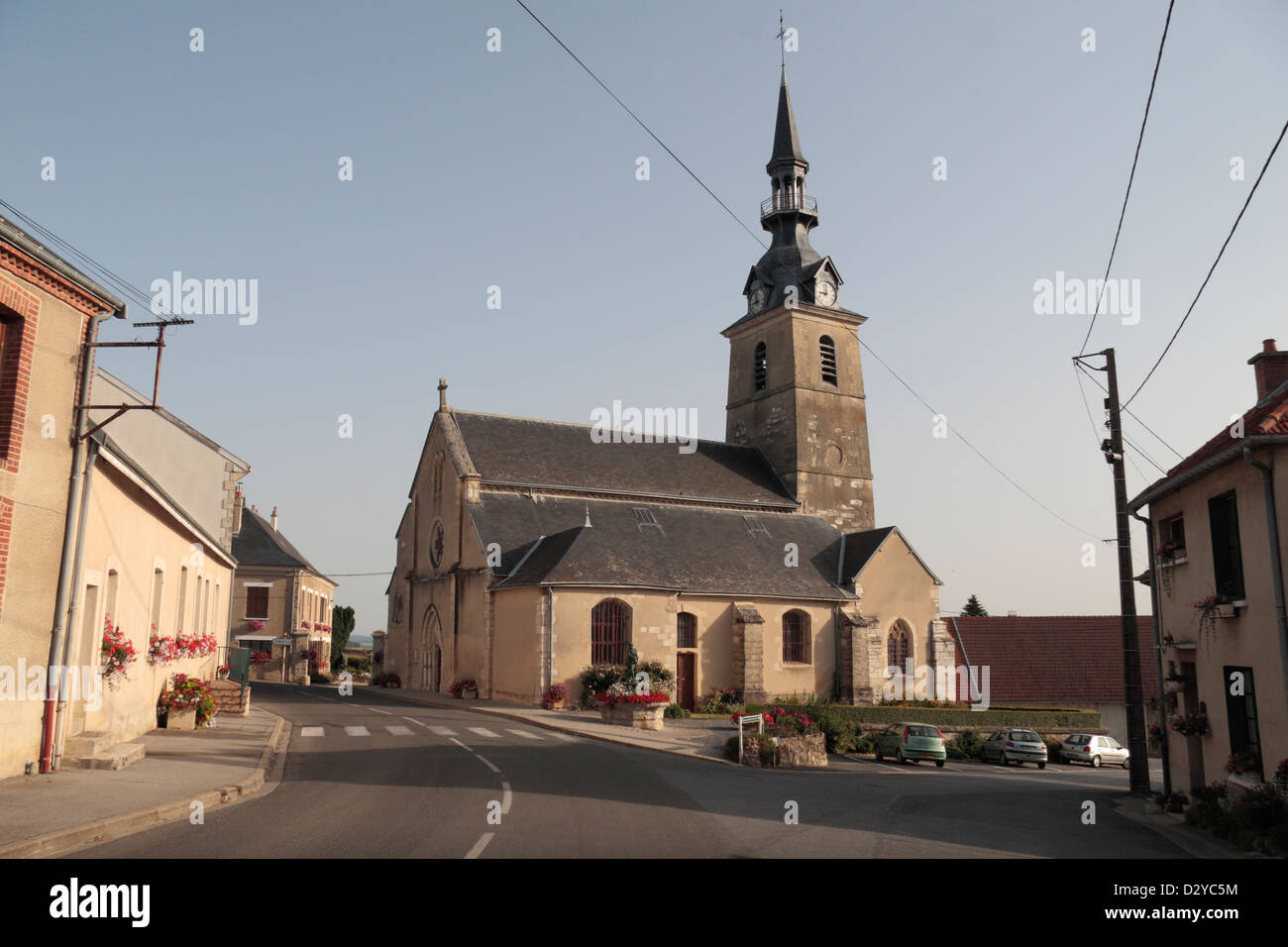 Die schöne kleine Kirche in Sermiers, Region Champagne-Ardenne, Frankreich. Stockfoto