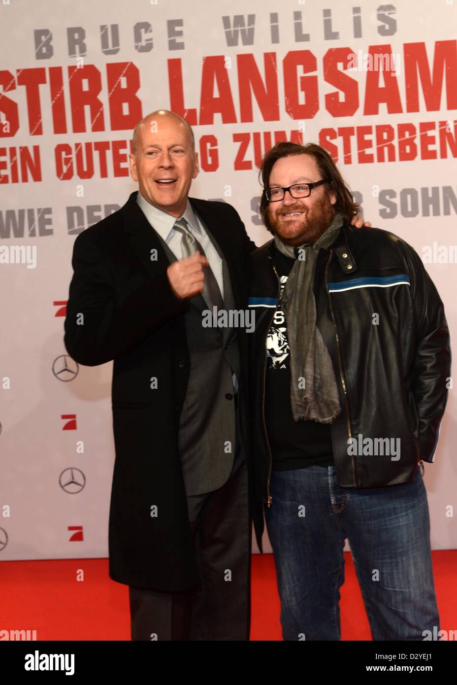 Schauspieler Bruce Willis, Regisseur John Moore L-R besuchen Deutschlandpremiere "Stirb langsam - V", 4. Februar 2013, Berlin, Deutschland Stockfoto