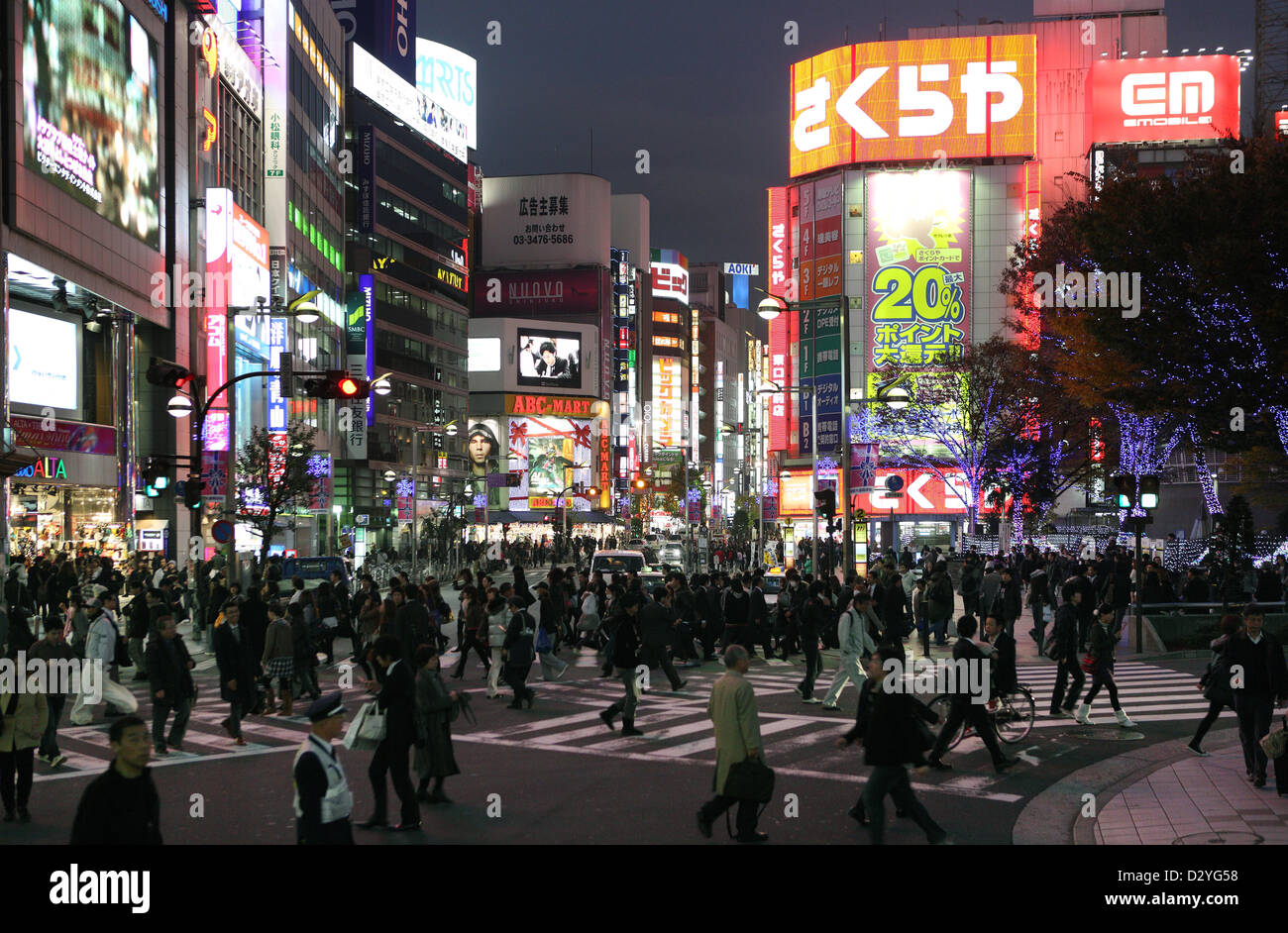 Tokio, Japan, Blick auf die Stadt im Bezirk Shinjuku nachts Stockfoto