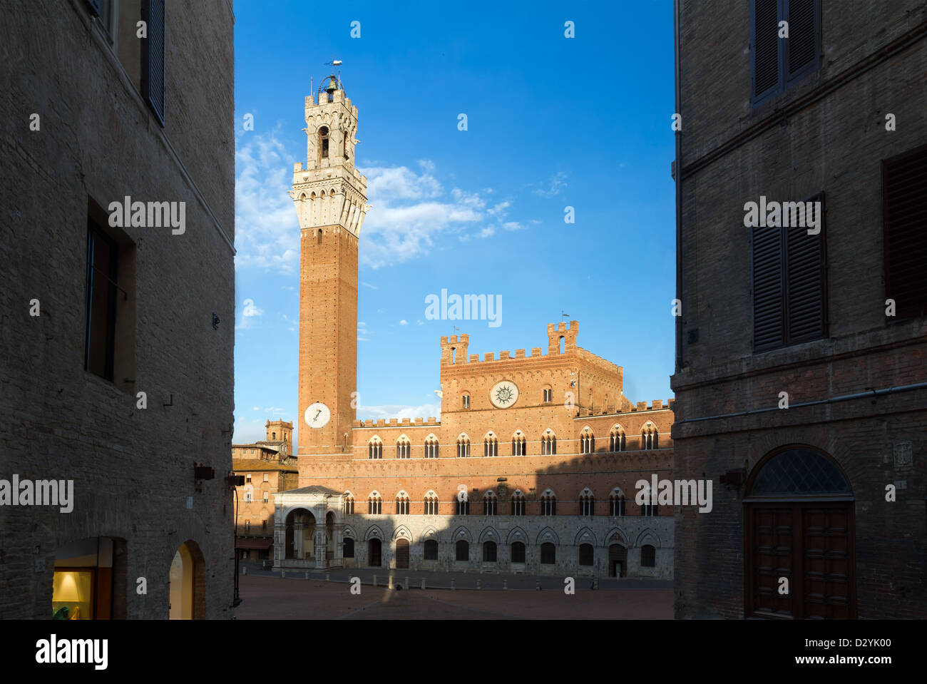 Piazza del Campo mit Palazzo Pubblico, Siena, Italien Stockfoto