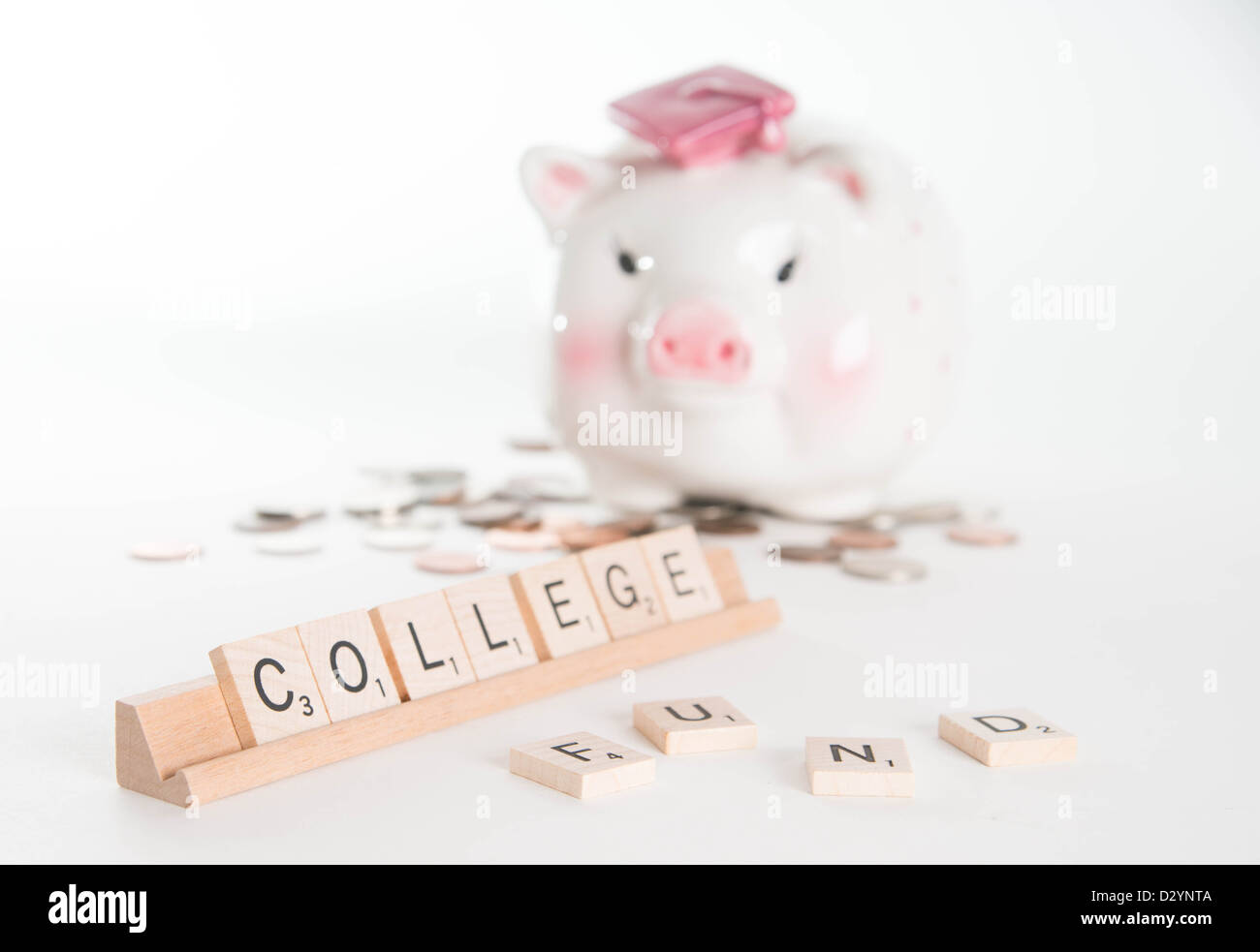 College Fund Sparschwein Scrabble-Konzept Stockfoto