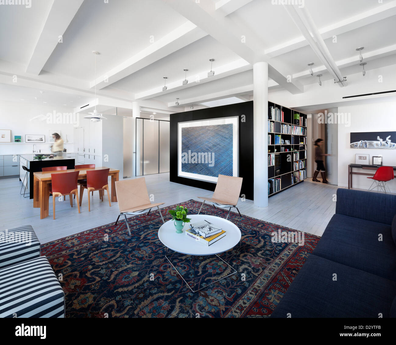 17 Street Apartment New York City Usa Architekt Ids R 2012 Wohnung Auf Schrank Kunst Und Buch Kabinett Zentriert Stockfotografie Alamy