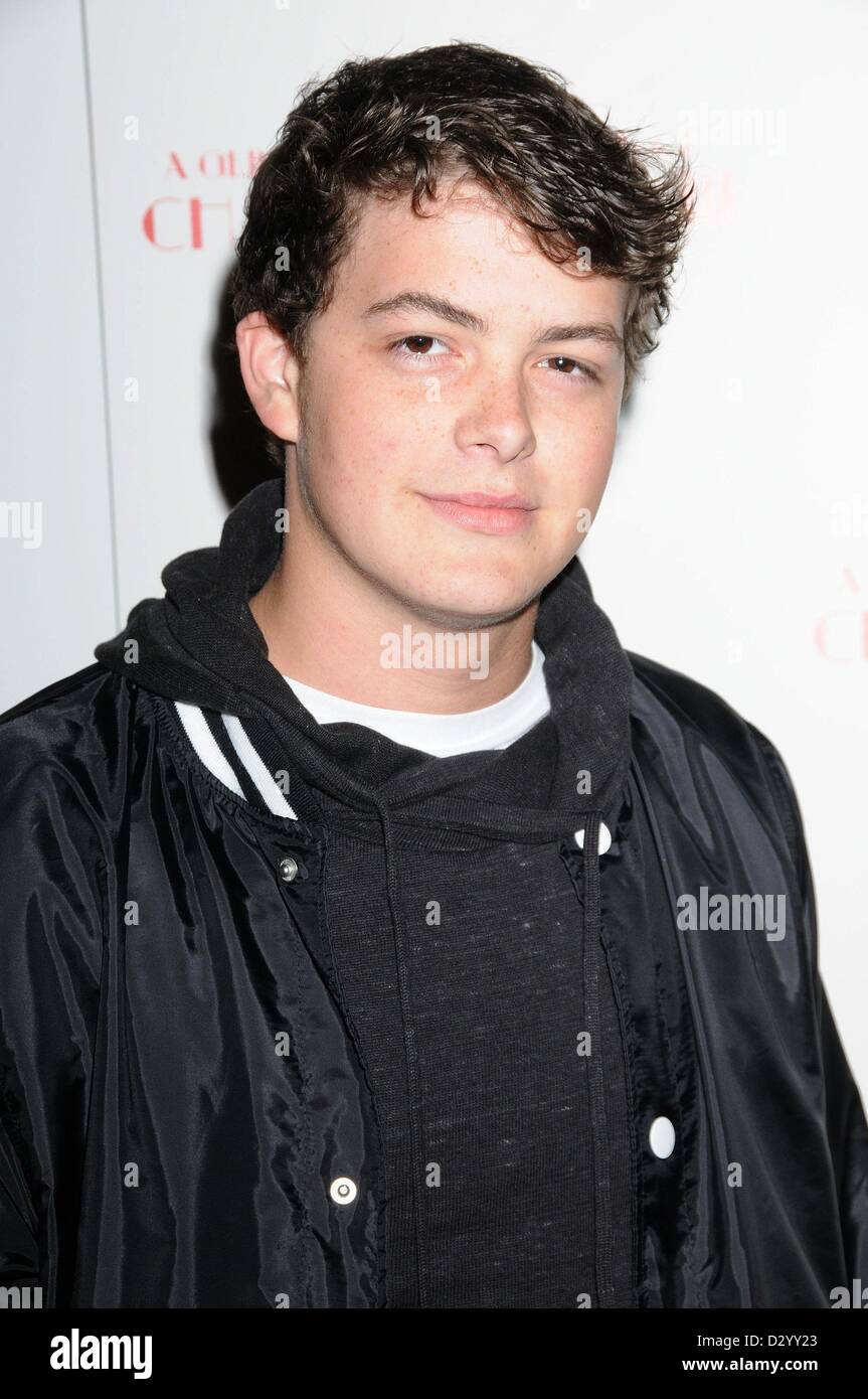 4. Februar 2013 statt - Los Angeles, Kalifornien, USA - 4. Februar 2013 - Los Angeles, Kalifornien, USA - Schauspieler ISRAEL BROUSSARD auf der "A Einblick in The Mind von Charles Swan III" Los Angeles Premiere im Kino ArcLight Hollywood. (Kredit-Bild: © Paul Fenton/ZUMAPRESS.com) Stockfoto