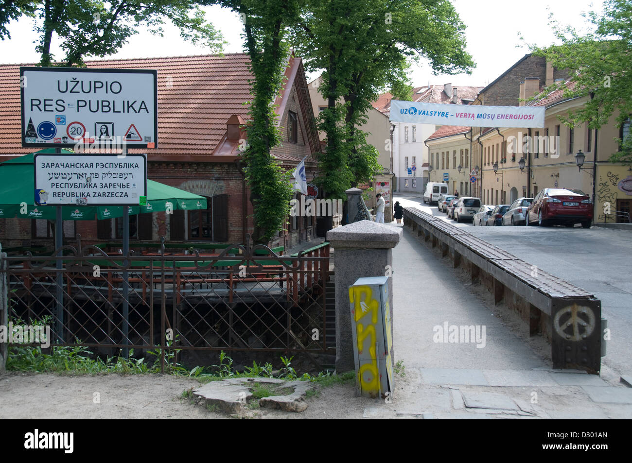 Ein Grenzhinweis, Uzupio Res-Rublka, eine selbsternannte inoffizielle republik in einem Viertel von Užupis in Vilnius, Litauen, baltischen Staaten Stockfoto