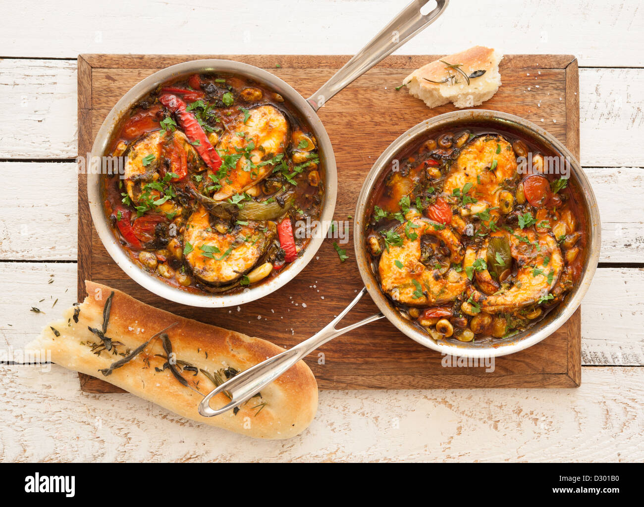 Marokkanischen Stil Fisch mit Tomatensauce. Eine stilvolle Food-Fotografie. Stockfoto
