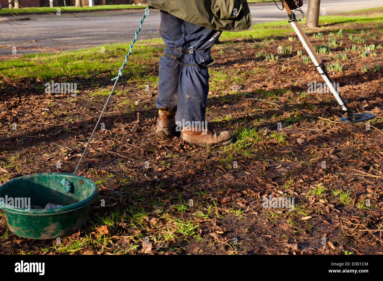 Detectorist. Person suchen mit einem Metalldetektor, Derby, England, Großbritannien Stockfoto