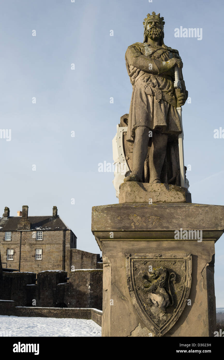 Außen Stirling Castle steht die Statue von Robert The Bruce, mit Blick auf Stirling, Schottland. Stockfoto