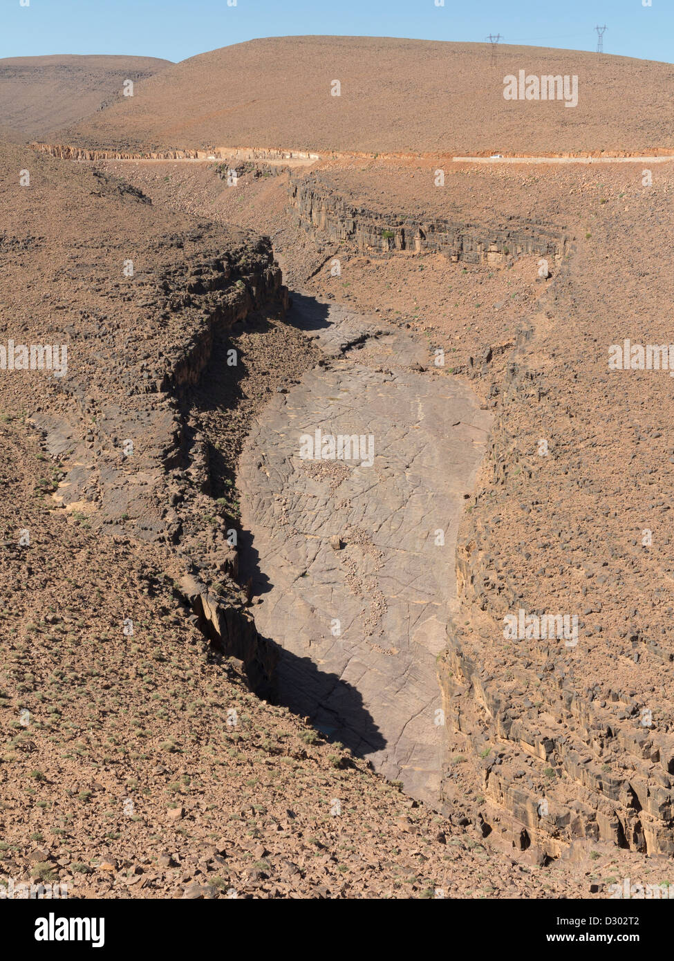 Vertikale Schuss von Schluchten und Canyons auf der Straße zwischen Ouarzazate und Agdz, Marokko, Nordafrika Stockfoto