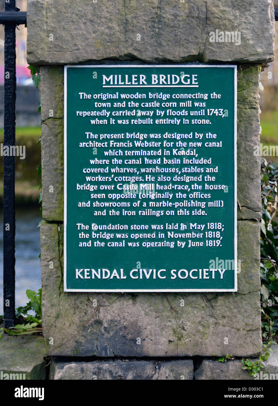 Beschreibende Plaque. Miller-Brücke, Kendal, Cumbria, England, Vereinigtes Königreich, Europa. Stockfoto