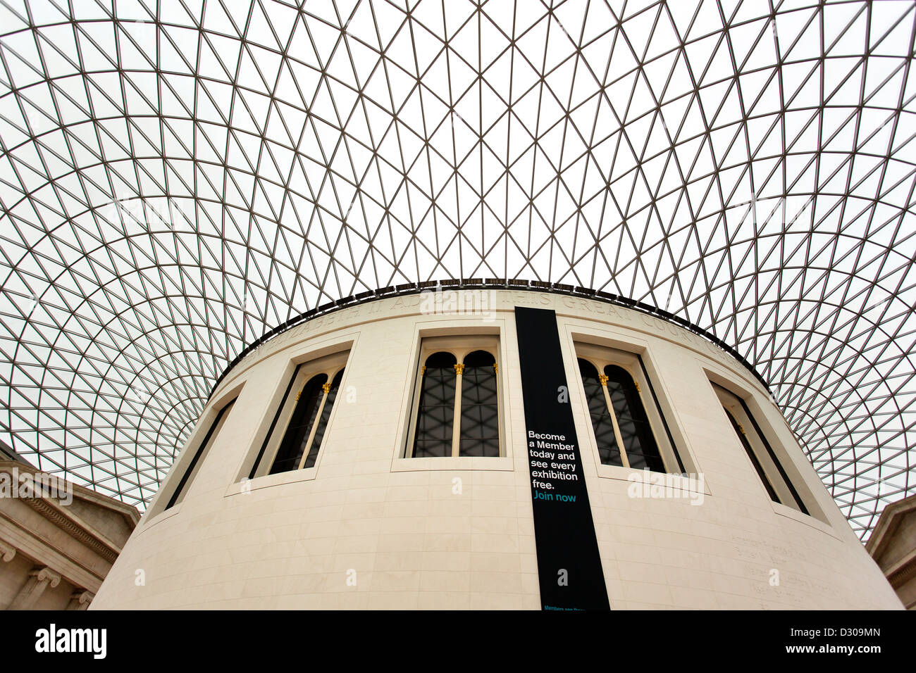 Der Queen Elizabeth II Great Court des British Museum. Der Lesesaal Zimmer und Eingang. Stockfoto