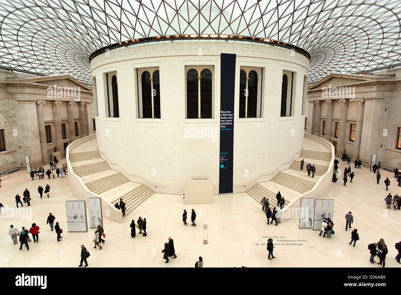 Der Queen Elizabeth II Great Court des British Museum. Der Lesesaal Zimmer und Eingang. Stockfoto