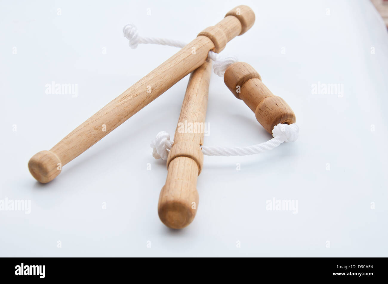 Thai-massage-Tool auf weißem Hintergrund Stockfoto