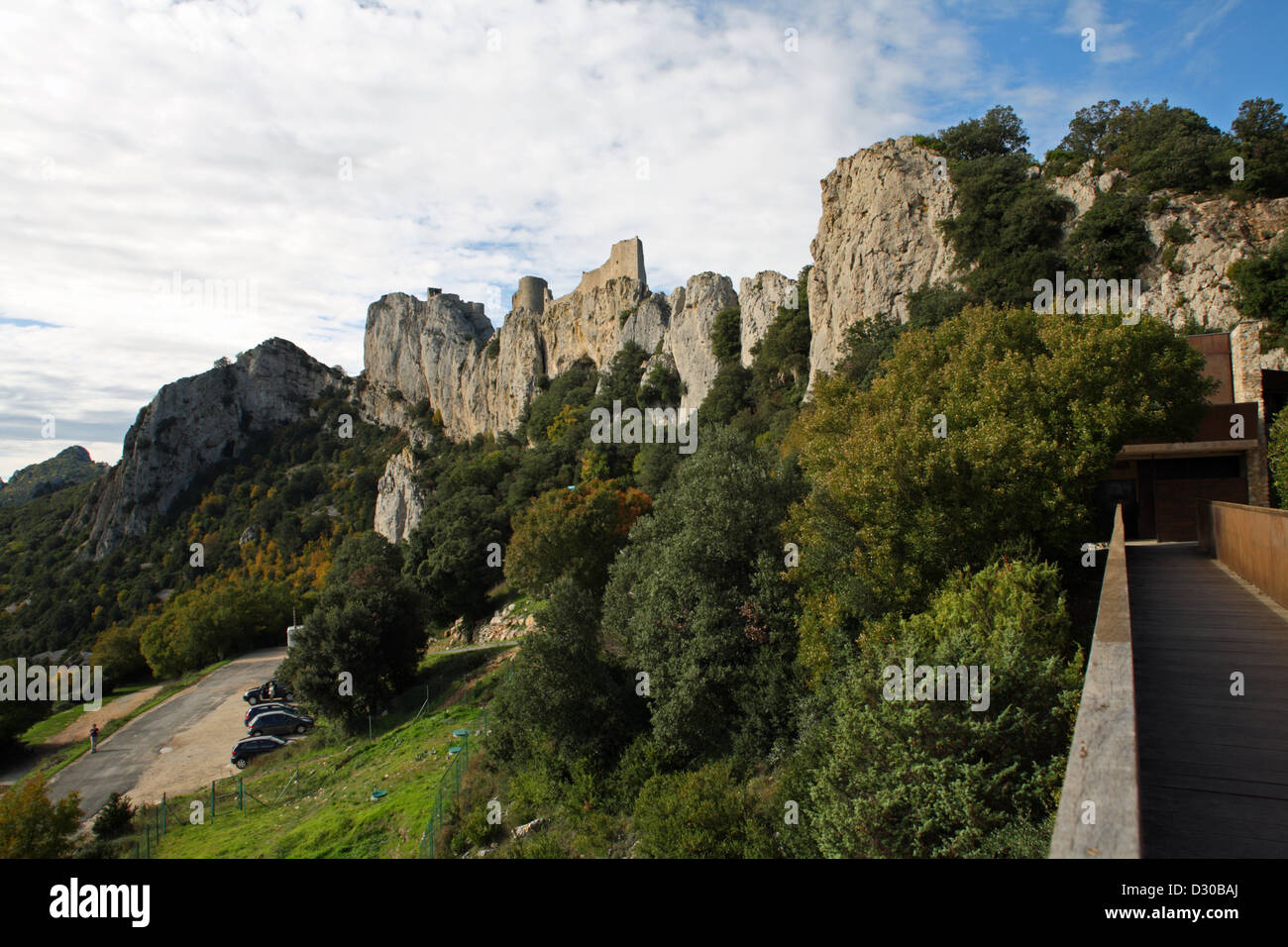Peyrepertuse eines der Katharer-Burgen in den Pyrenäen an der Grenze von Frankreich und Spanien. Stockfoto