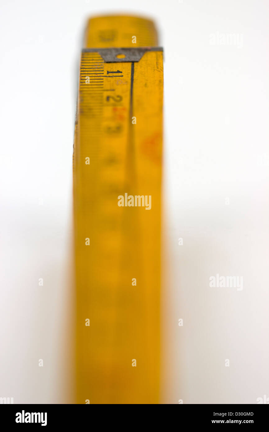 Nummer 1 auf einem hölzernen Meter, isoliertes Objekt Stockfoto