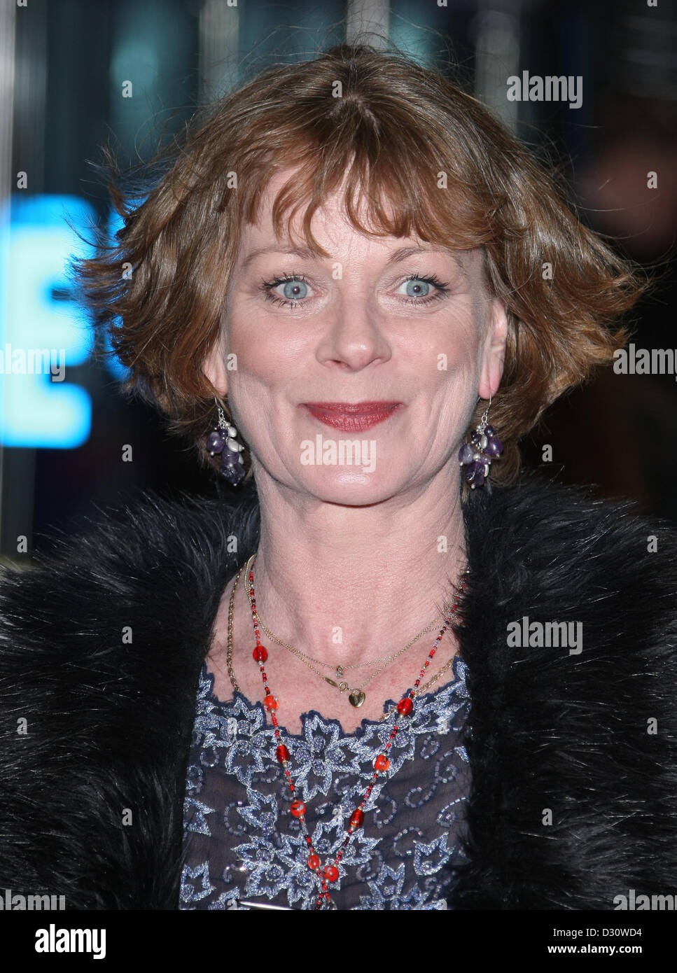 SAMANTHA BOND LAUF FÜR DEINE FRAU. FILM PREMIERE LONDON ENGLAND UK 5. Februar 2013 Stockfoto