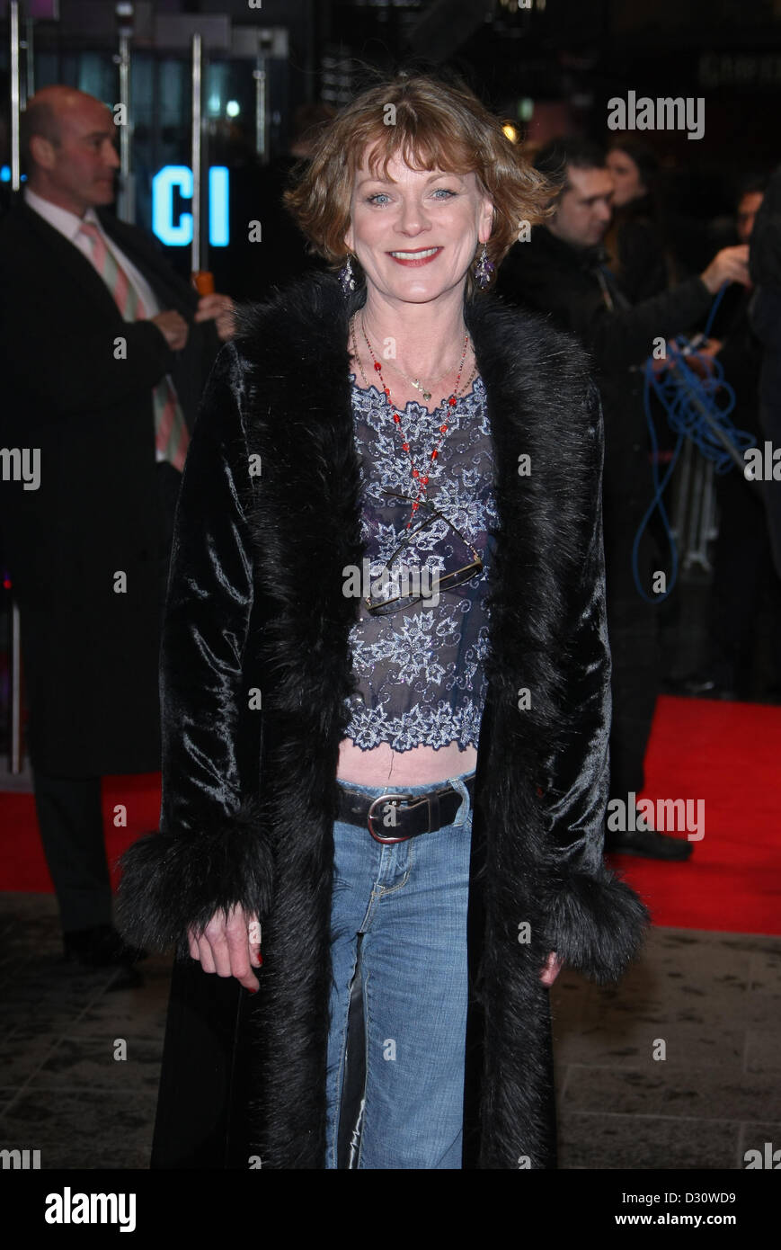 SAMANTHA BOND LAUF FÜR DEINE FRAU. FILM PREMIERE LONDON ENGLAND UK 5. Februar 2013 Stockfoto