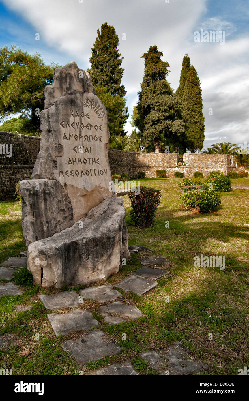 Sagen: "jeder freie Mensch ist Bürger von Missolonghi" Denkmal-Garten des Helden, Missolonghi, Griechenland Stockfoto