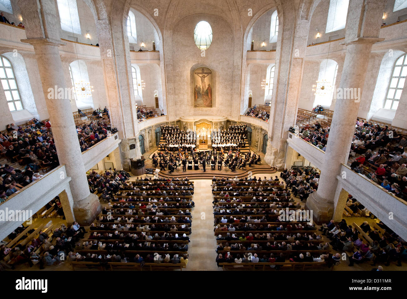 Kreuzkirche Dresden Weihnachten 2022 Dresden, Deutschland, das Kreuz Chor und der Dresdner Philharmonie in