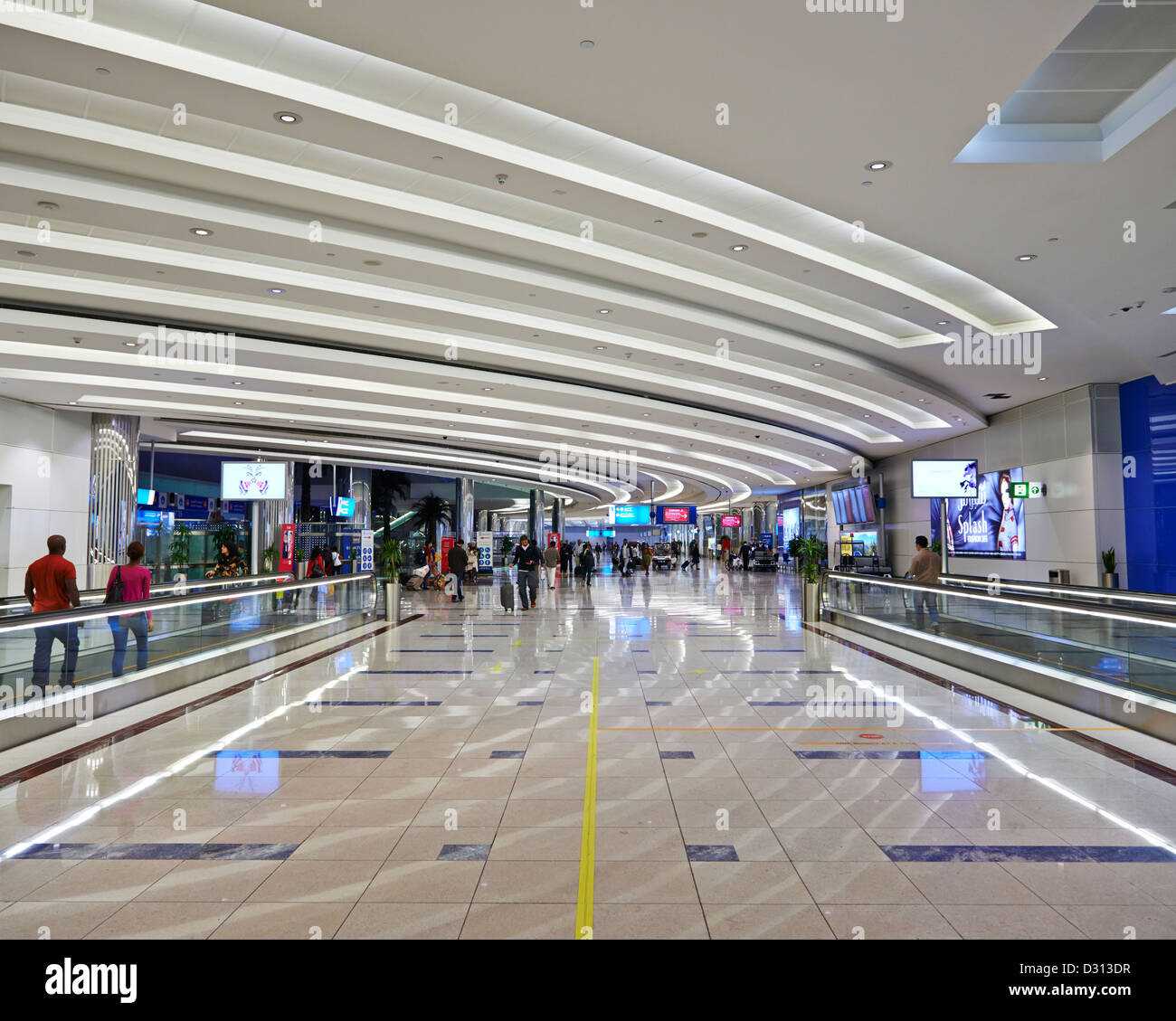 Was Lohnt Sich In Dubai Flughafen Zu Kaufen Dubai Airport Departure Terminal Stockfotos und -bilder Kaufen - Alamy