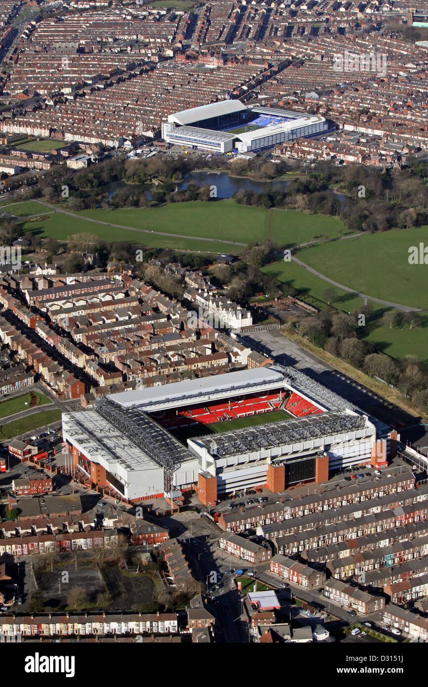 Luftaufnahme des FC Liverpool Anfield-Stadion Blick über Stanley Park zu Everton FC Goodison Park Stadium, Liverpool Stockfoto