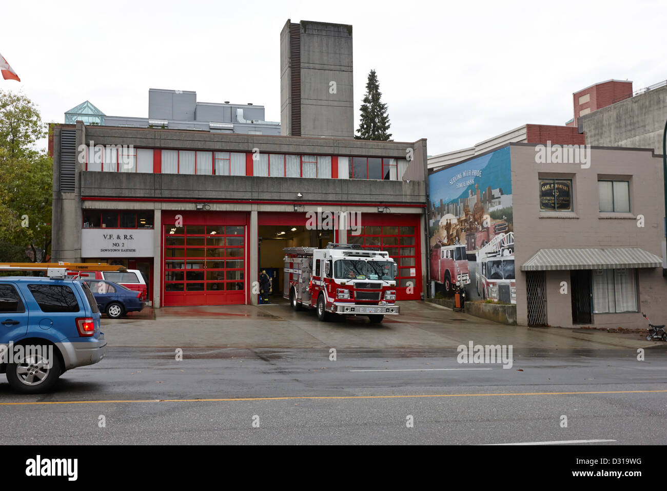 Vancouver Feuerwehr Rettung LKW-Motor vor Halle 2 in downtown Eastside BC Canada Stockfoto