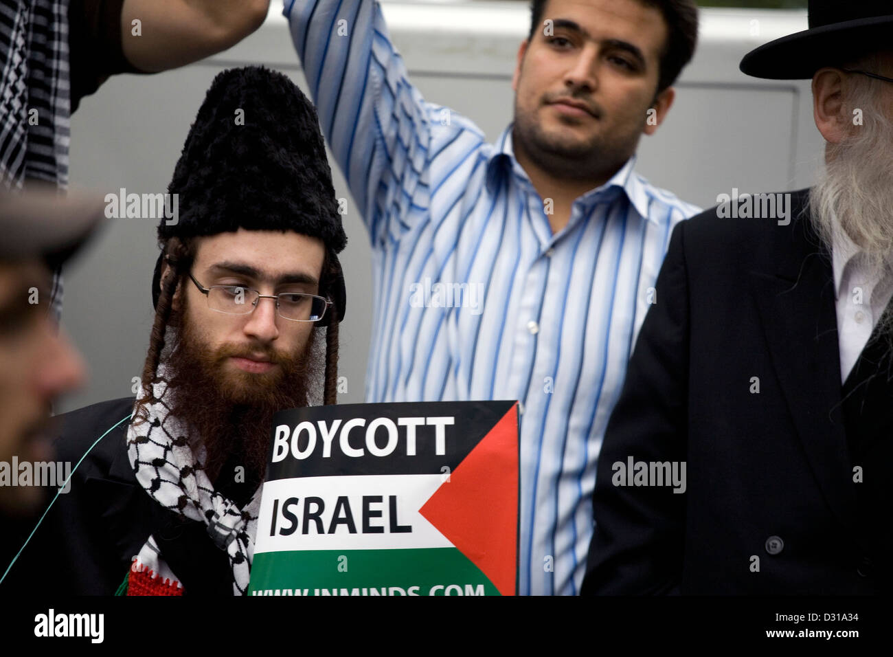 Rabbiner gegen Zionismus protestieren auf einer Anti-Israel-Demonstration in London, Stockfoto