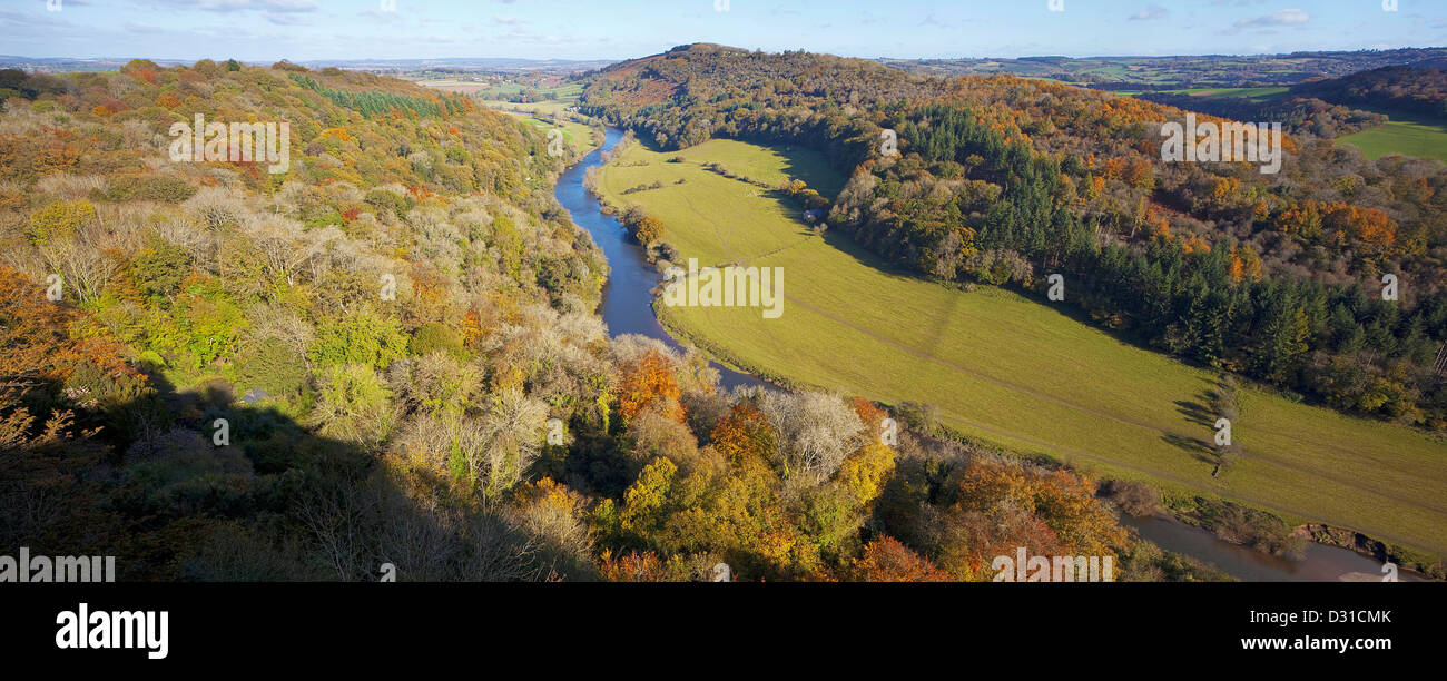 Panorama des Wye Valley von Symonds Yat Rock im Herbst, Herefordshire, England, UK Stockfoto