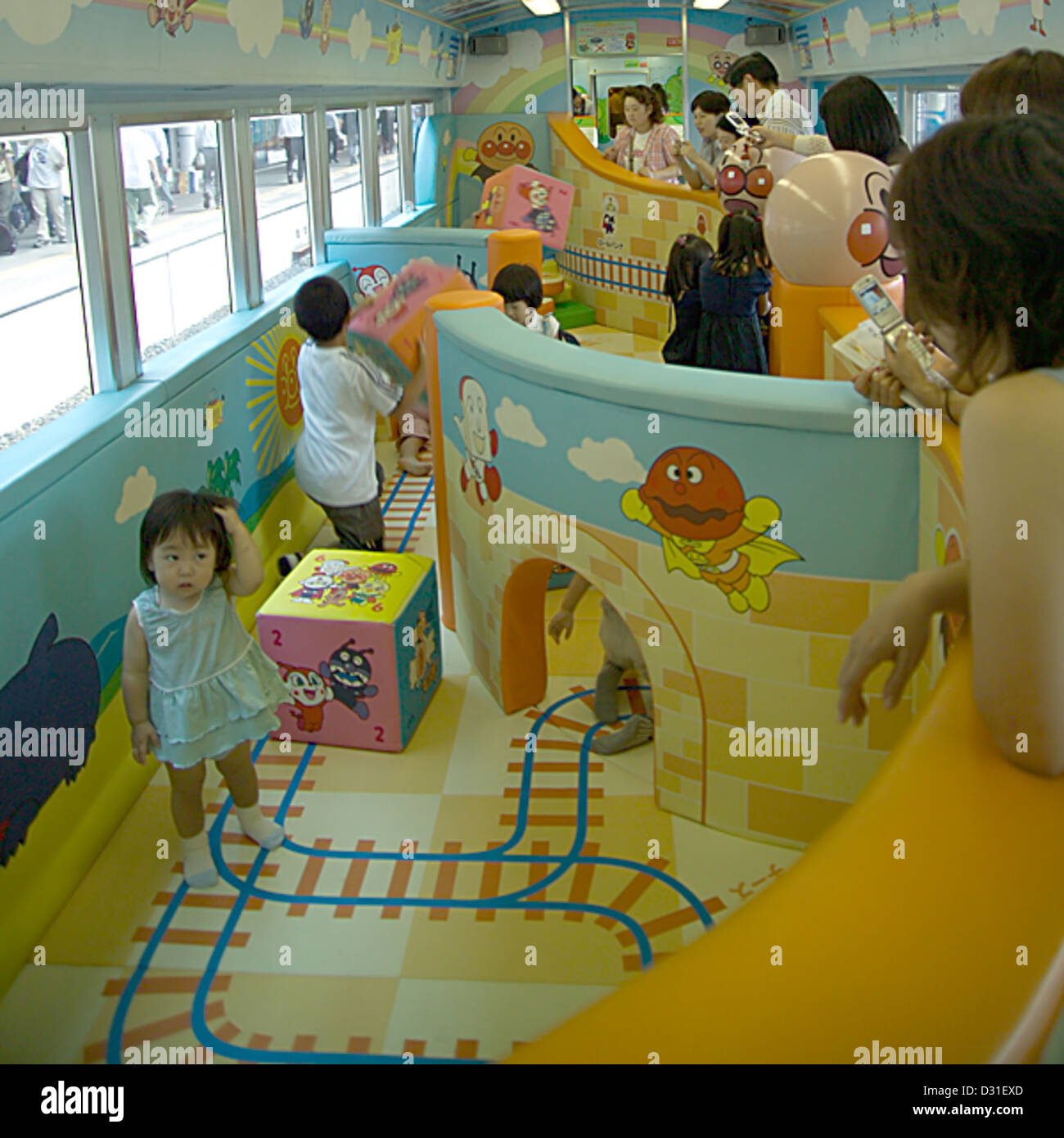 Diese speziell ausgestattete Zug ist ein besonderes Erlebnis für Kinder und Eltern. Takamatsu, Kagawa Präfektur, Japan. Stockfoto
