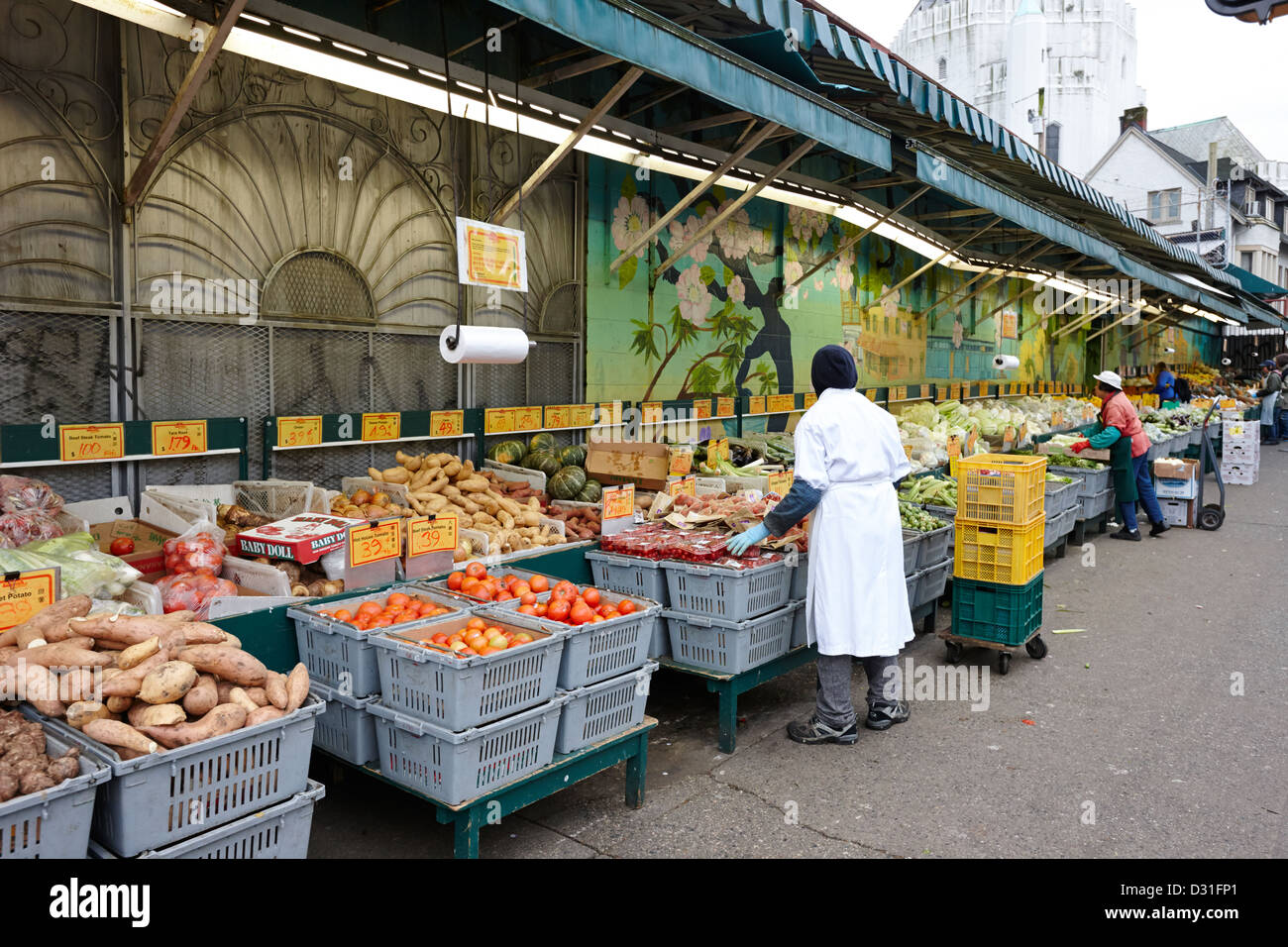 Sonnenaufgang-Markt Obst und Gemüse Stände downtown Eastside Vancouver BC Kanada Stockfoto