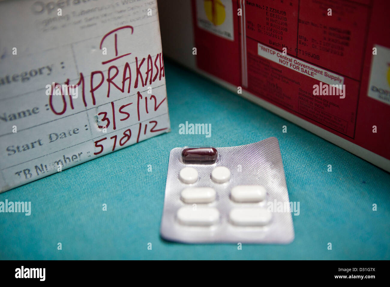 Leeren Blister-Packungen mit Patienten Tuberkulose (TB) täglich Medikamente im Gesundheitszentrum in Delhi, Indien. Stockfoto
