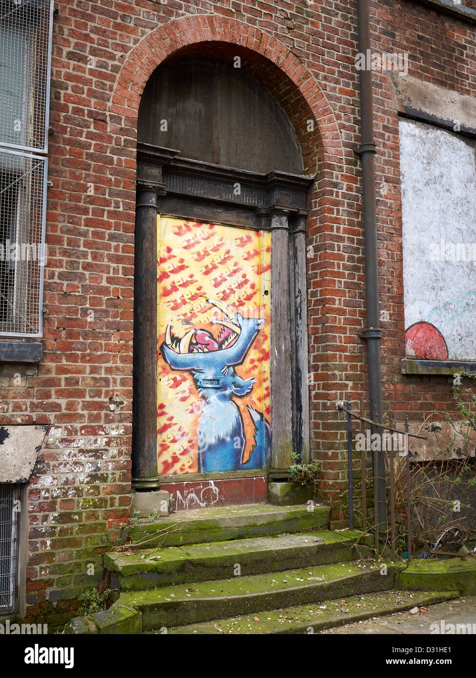 Graffiti an Tür in Liverpool UK Stockfoto