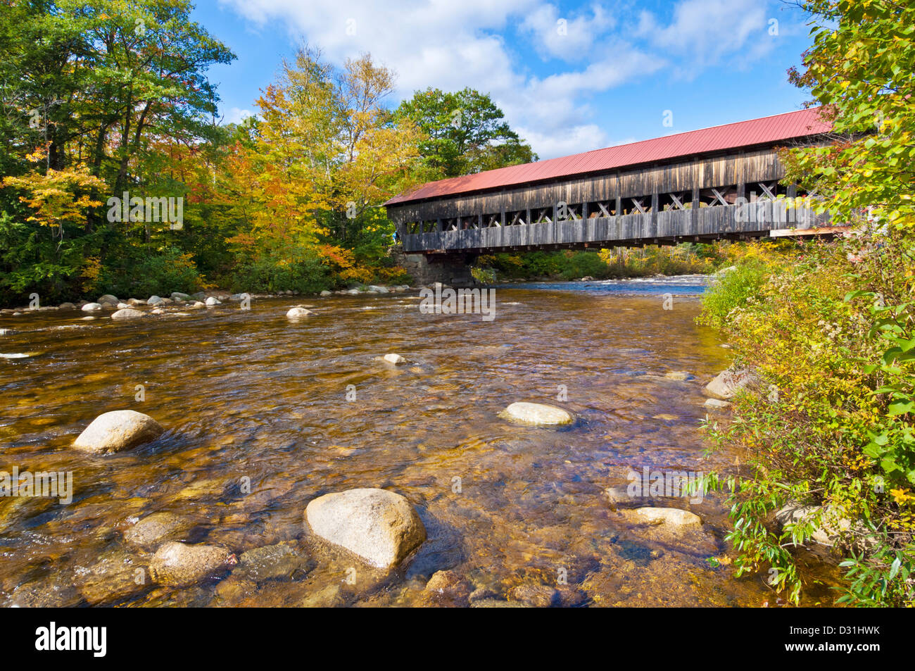 Albany gedeckte Holzbrücke über die Swift River Kancamagus Scenic Highway Route 112 White Mountains New Hampshire USA Vereinigte Staaten Stockfoto