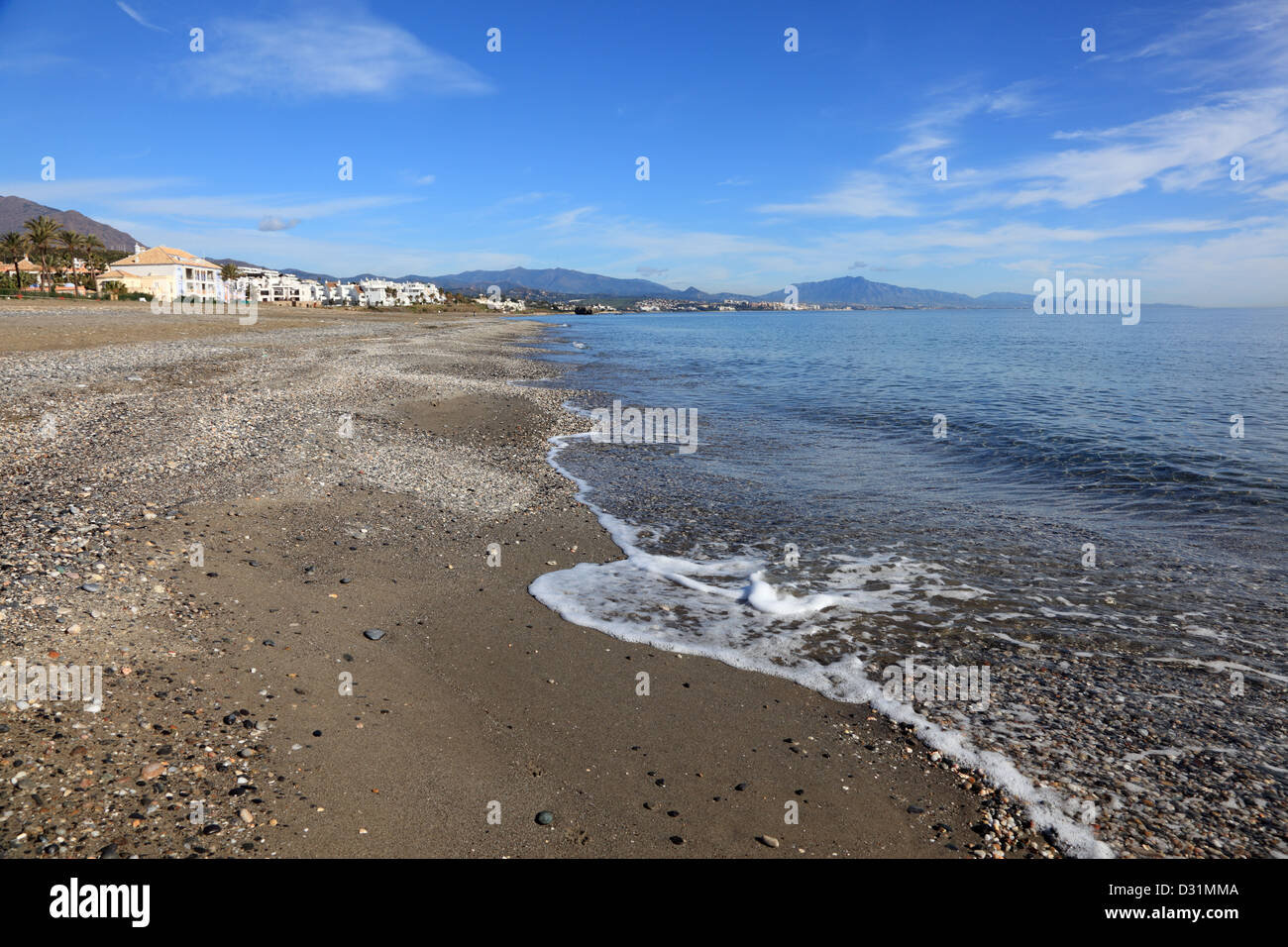 Costa Del Sol Strand in der Nähe von Estepona, Andalusien Spanien Stockfoto