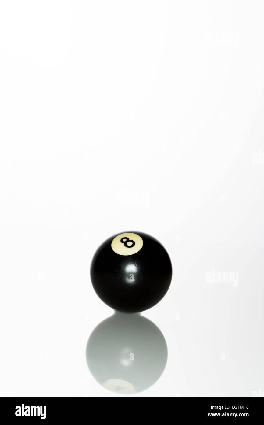 Eight Ball, Pool Ball, Nummer 8, Snooker und Pool, Ball, Kugel, schwarz, Anzahl, weißer Hintergrund, Freisteller, Makro, Nahaufnahme, Isol Stockfoto