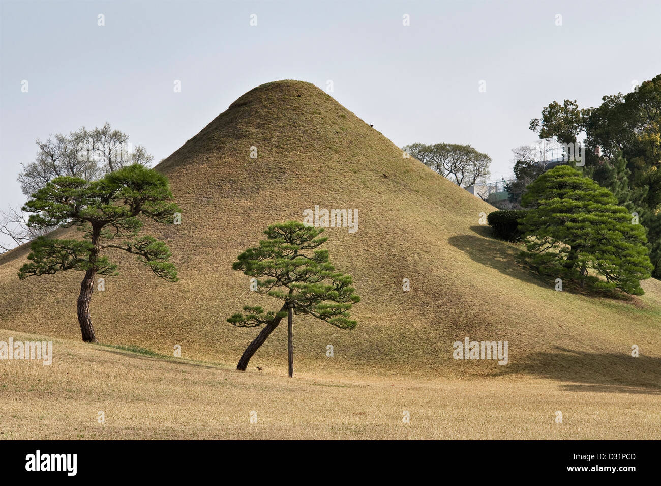 Der berühmte Garten von Suizen-ji Joju-en, Kumamoto, Japan, begann im Jahr 1632, enthält eine Miniatur-Version des Mount Fuji Stockfoto