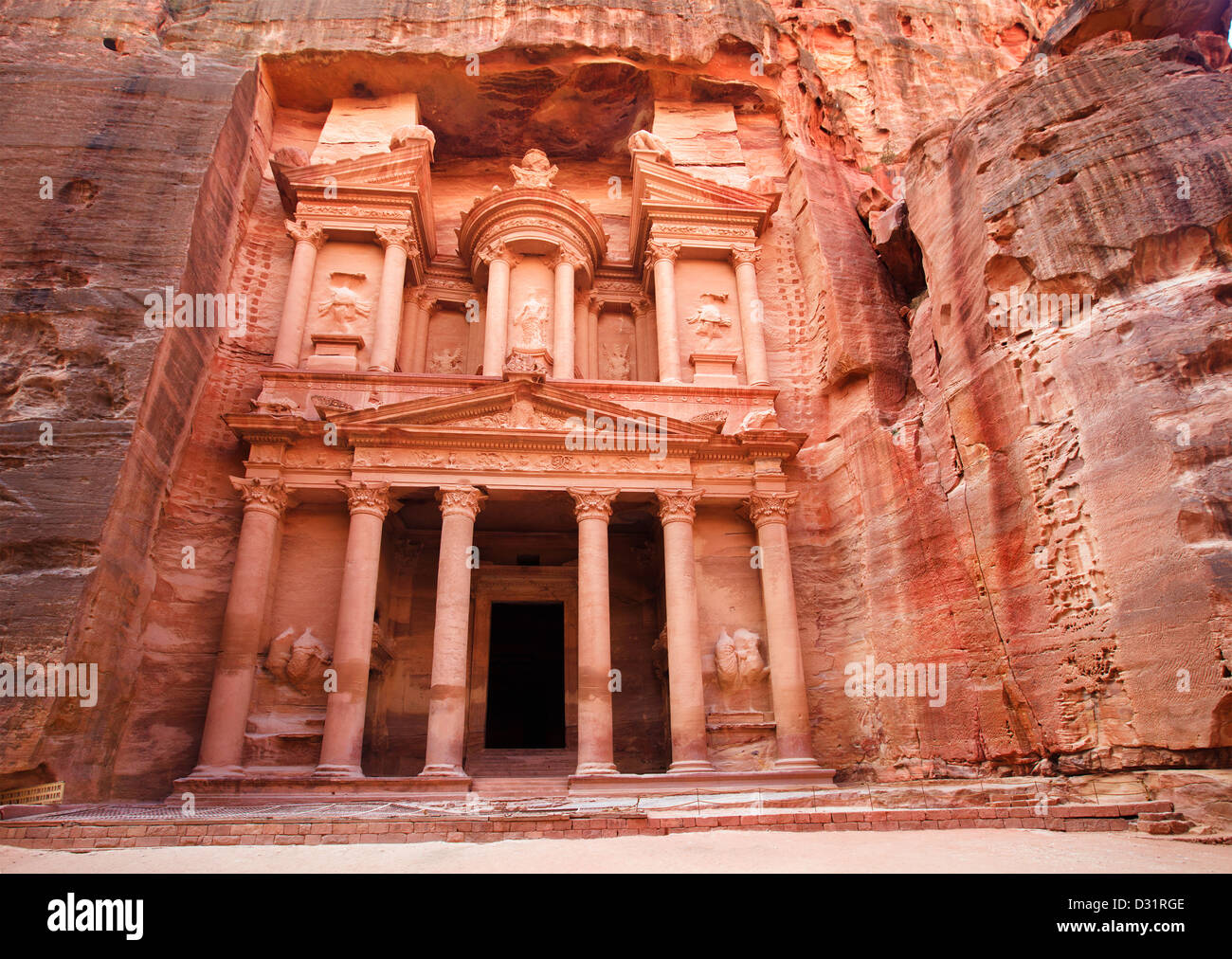 Blick auf Al Khazneh - die Schatzkammer der antiken Stadt Petra, Jordanien Stockfoto