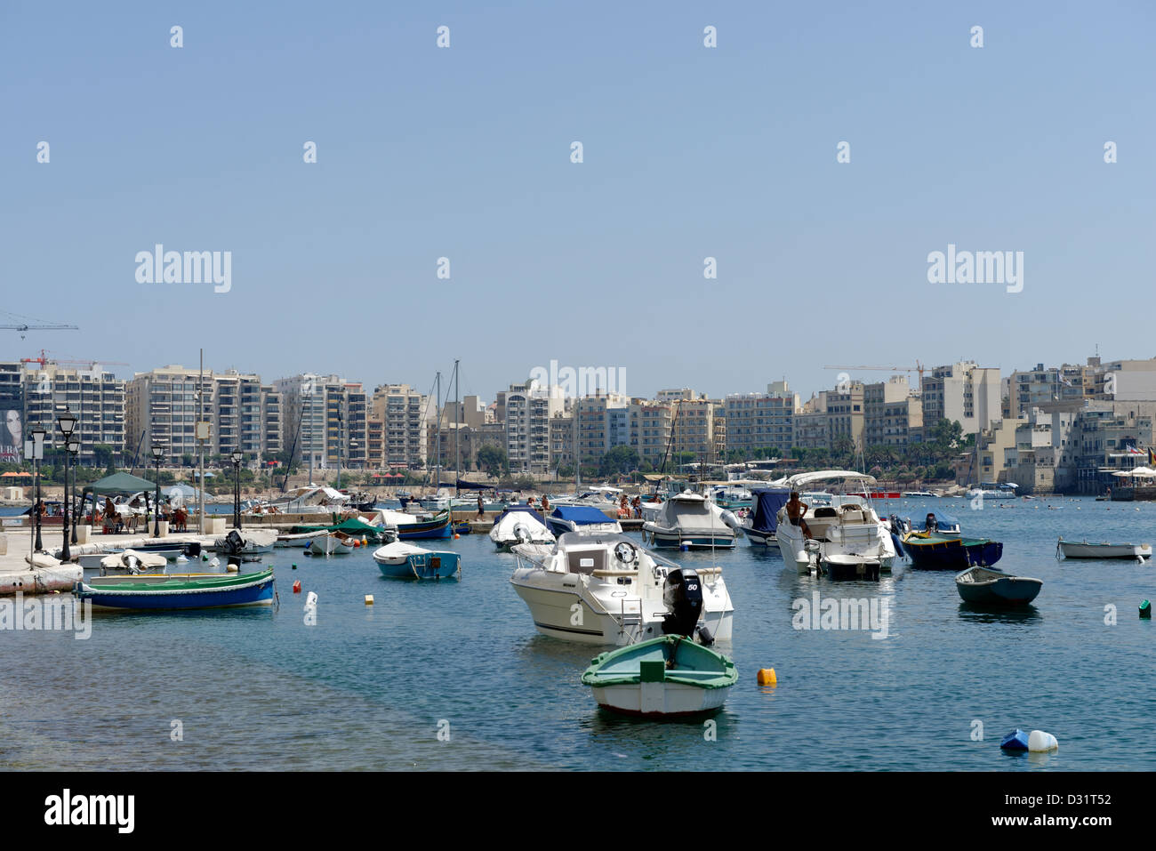 Dieses Bild wurde um Spinola Bay in der touristischen Stadt von St. Julian's, Malta erobert. Stockfoto