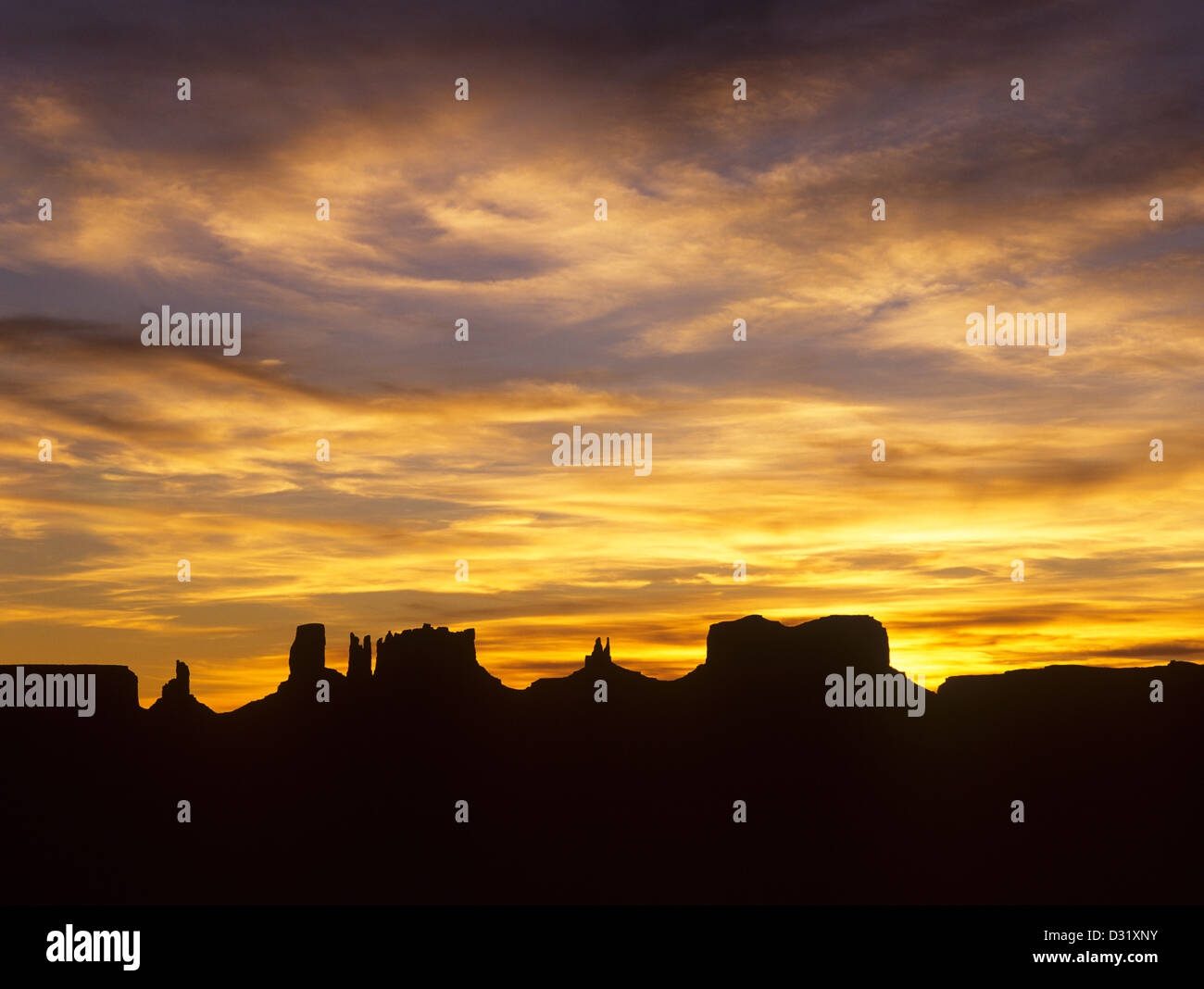 USA, Arizona, Utah, Blick auf den Sonnenuntergang des Monument Valley Navajo Tribal Park Stockfoto