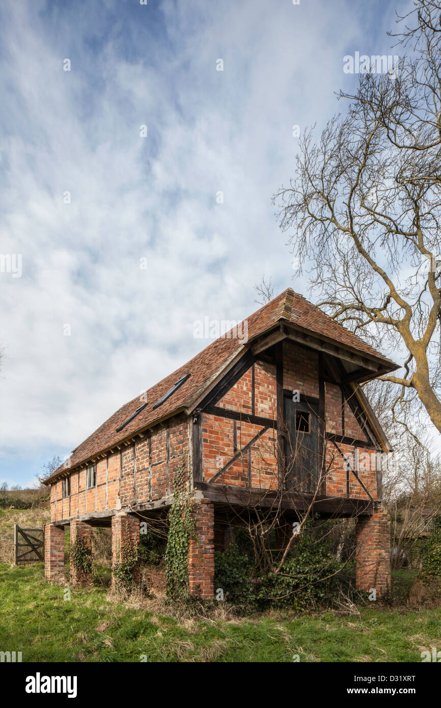 Holz gerahmte Scheune in Ashton unter Hill, Worcestershire, England, UK Stockfoto