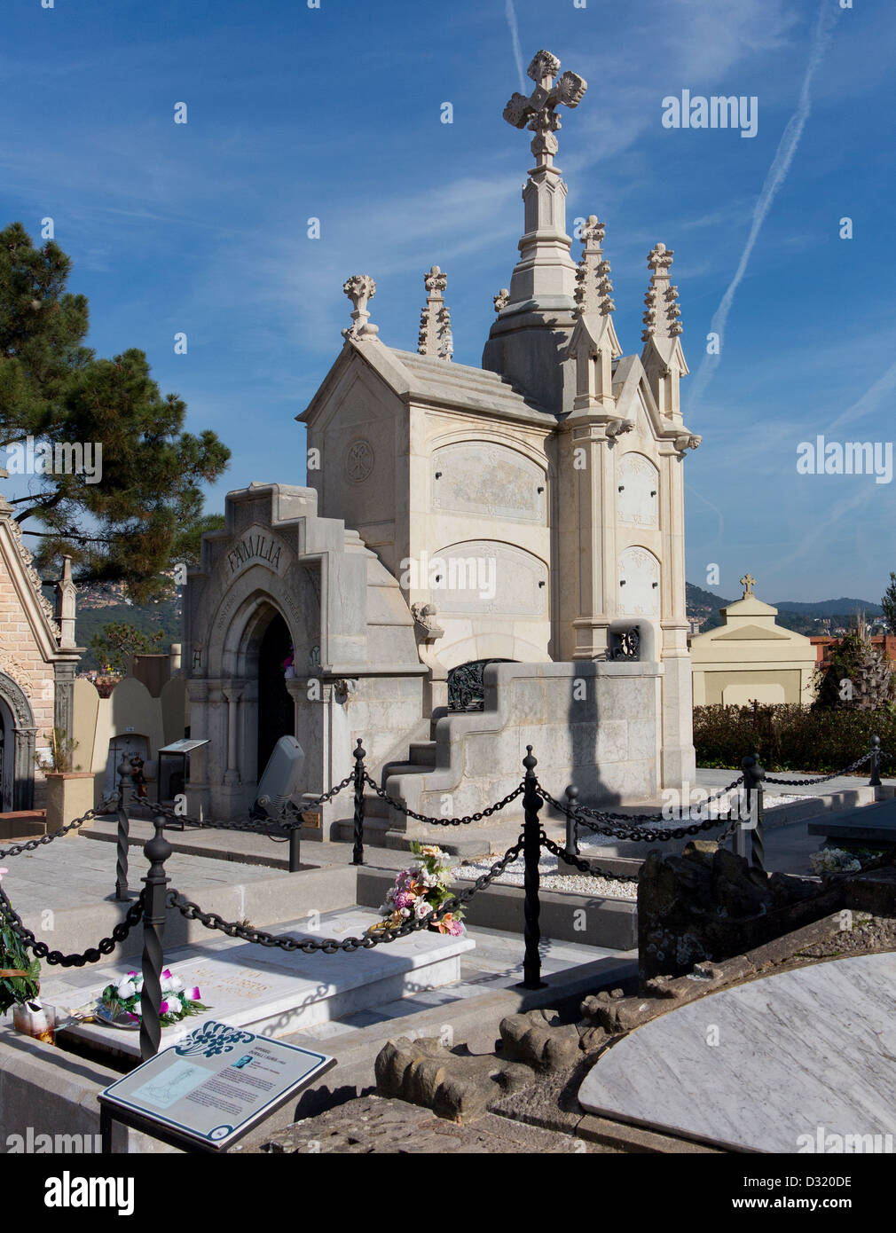Blick auf dem Friedhof in Lloret de Mar. Eines der bedeutendsten Beispiele der katalanischen Grabkunst der modernistische Ära. Stockfoto