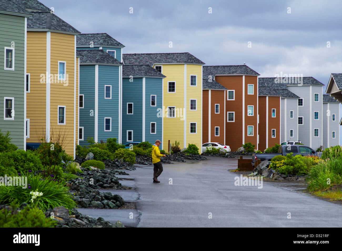 Bunte Eigentumswohnungen bieten Unterkunft für Touristen auf Homer Spit, Homer, Alaska, USA Stockfoto