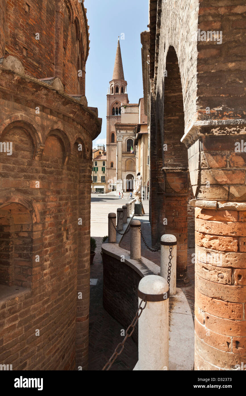 Backsteinbauten in italienischen Gasse Stockfoto