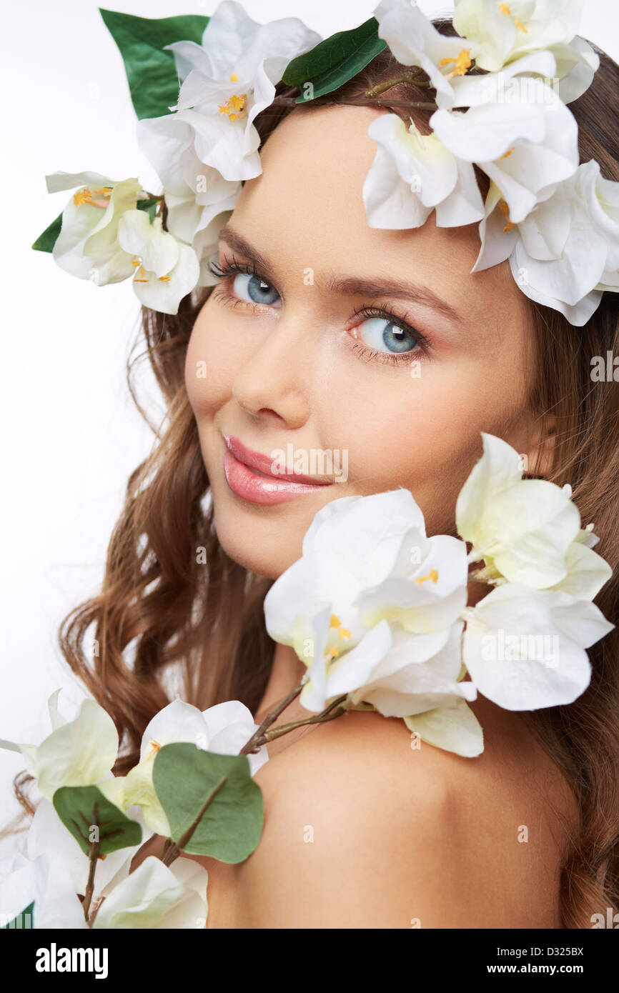 Vertikale Porträt von einer schönen Blume Mädchen Blick in die Kamera Stockfoto