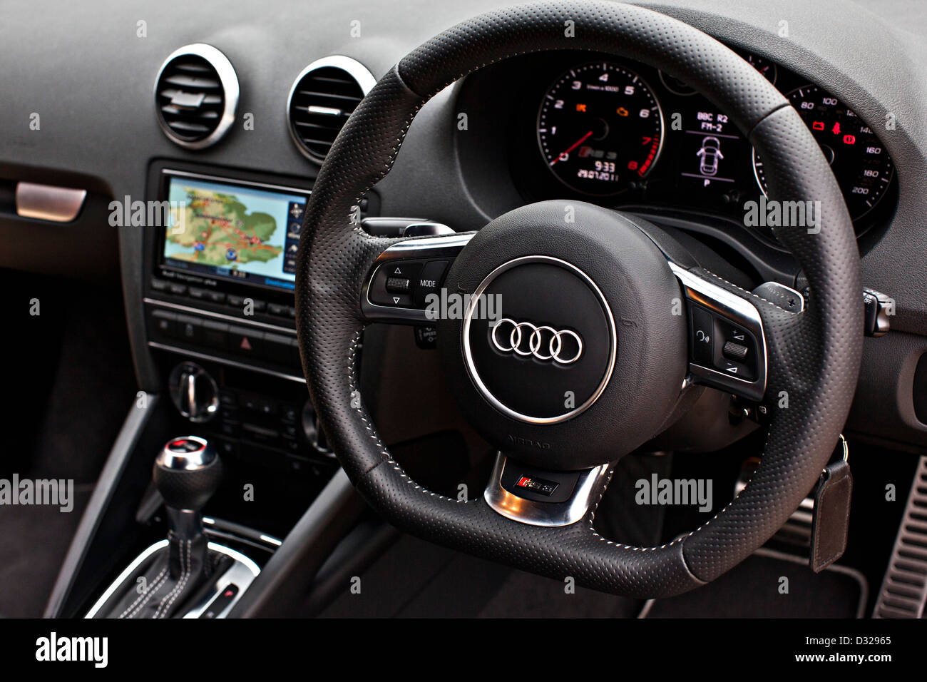 Armaturenbrett und Lenkrad, Audi RS 3, Winchester, England, UK Stockfoto