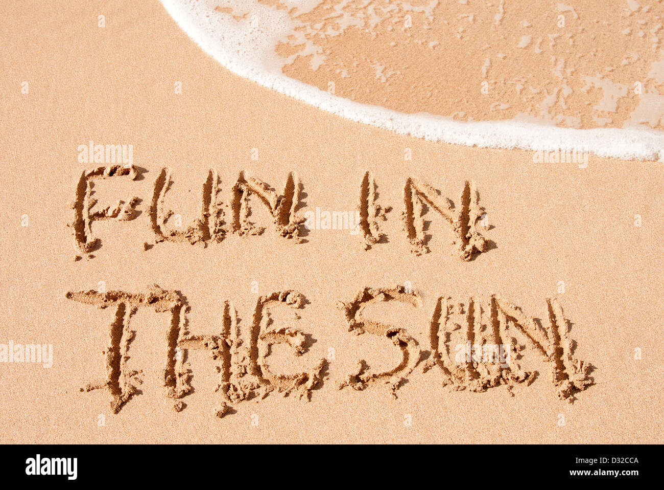Spaß in der Sonne in den Sand am Strand geschrieben Stockfoto