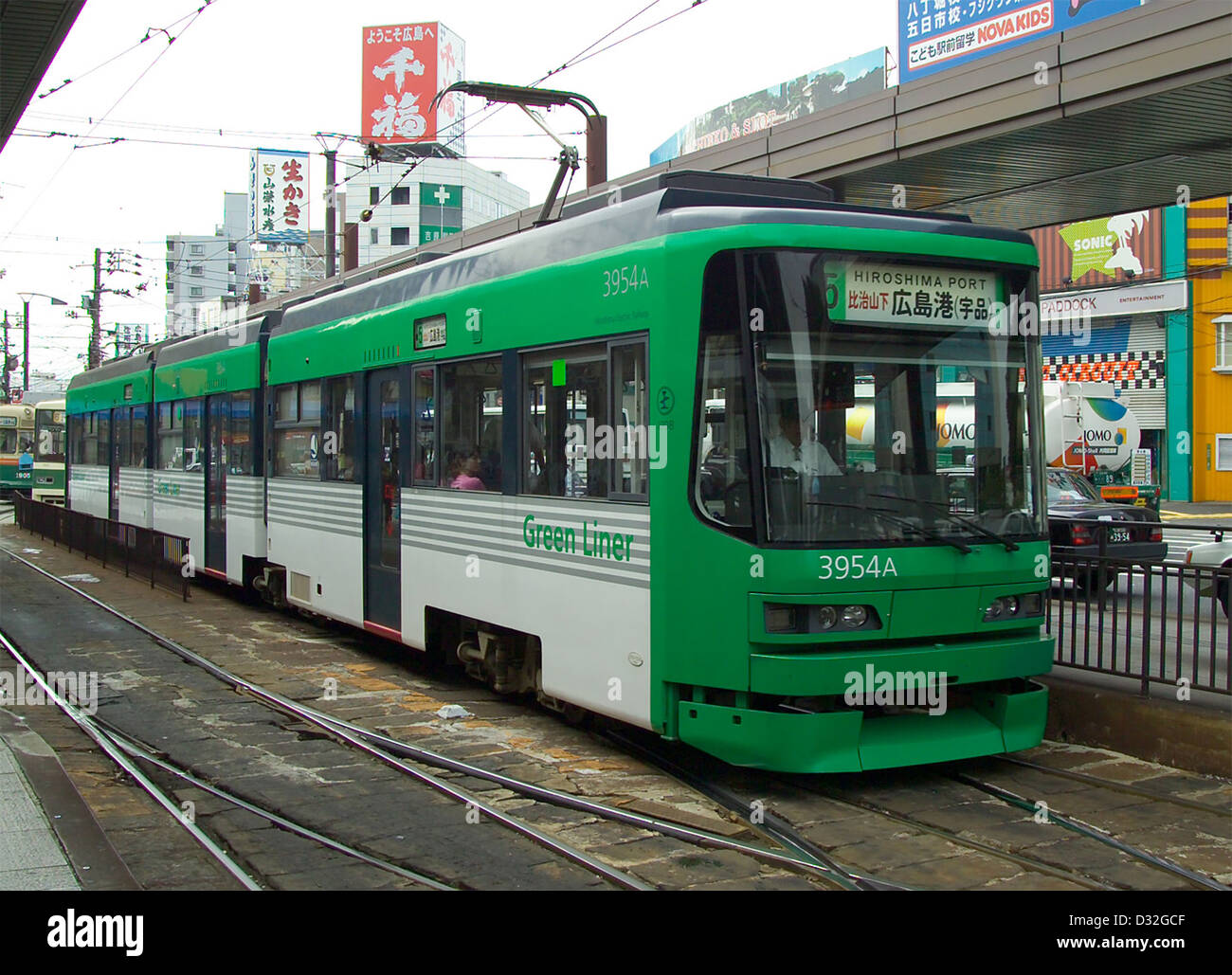 Hiroden Straßenbahn Haltestelle Hiroden Hiroshima in Hiroshima, Japan. Stockfoto